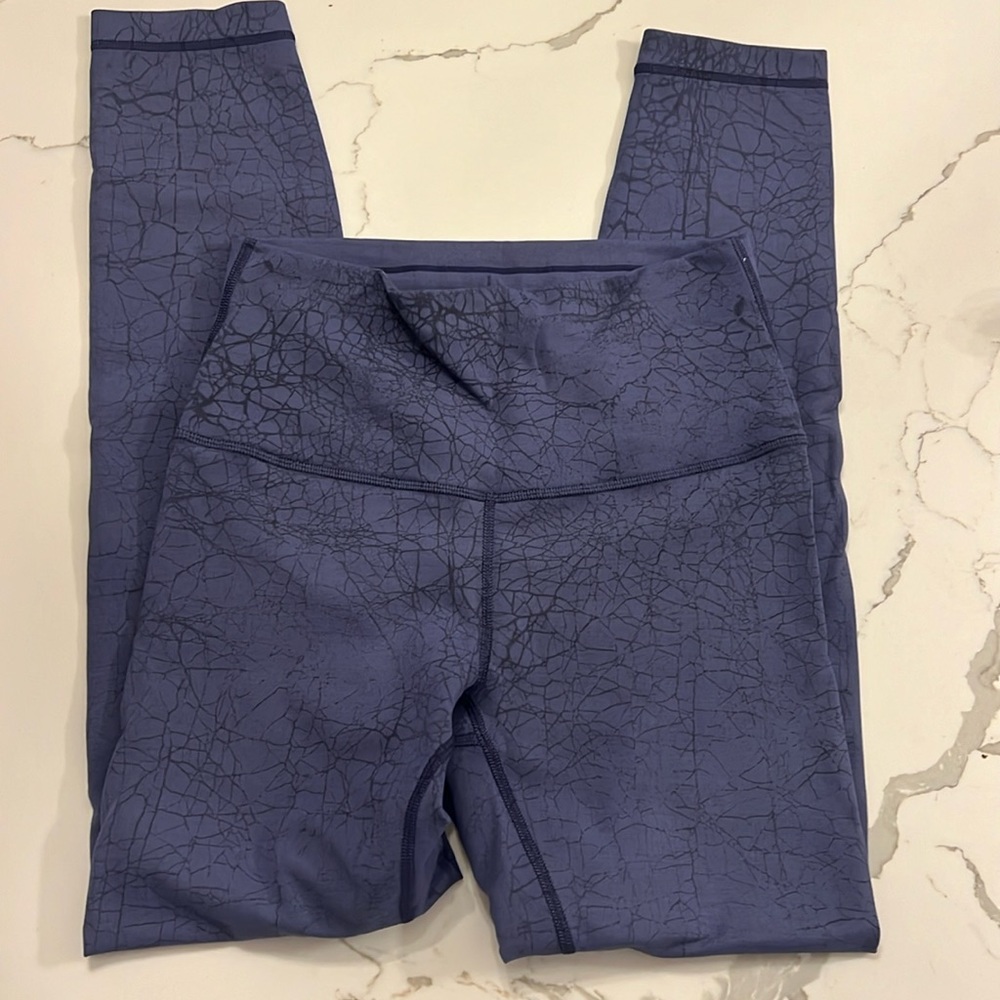 Lululemon wunder under 25” size 4 blue and black